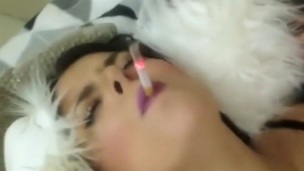 teen wench cums while smoking