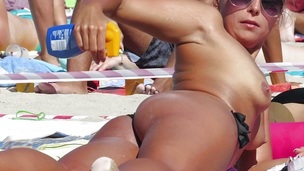 Nude beach hotties caught on camera by voyeur