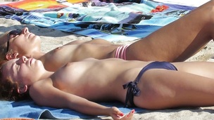 Hot Amateur Topless Teen Voyeur Beach Close-Up